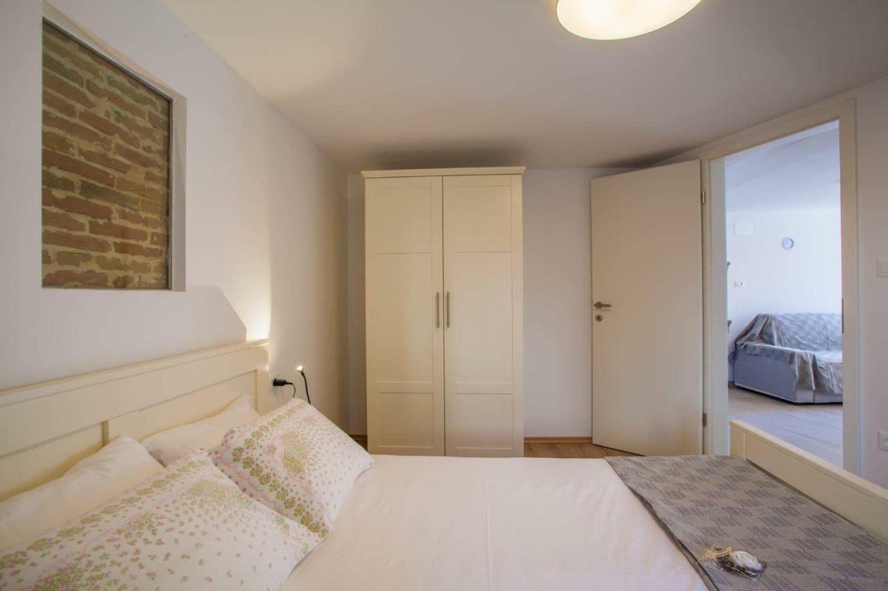 Apartmani Kraj Mora 茨雷斯 外观 照片
